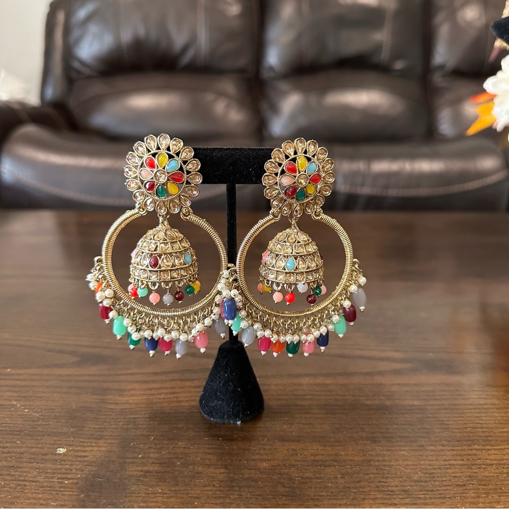 Gold Tone Multicolor Polki Jhumka Earrings Maang Tikka Set - Picture 9 of 12